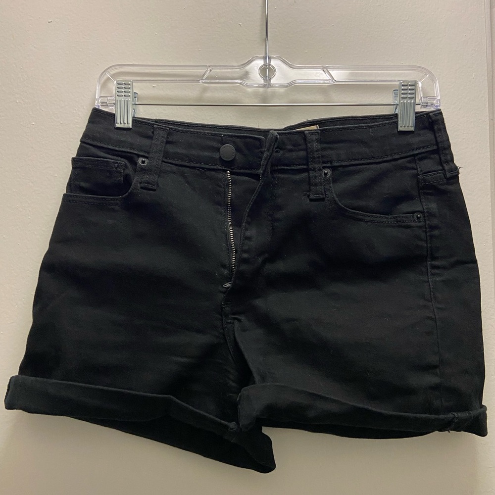 Universal Threads 4 High-Rise Midi Black Shorts